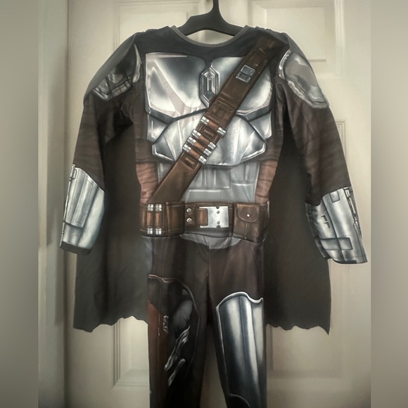 Disney Star Wars Mandalorian Boy’s Halloween Cosplay Costume.  Size 8-10T. - Picture 6 of 13